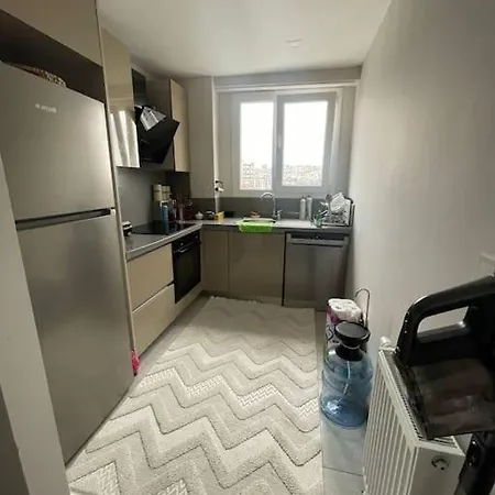 Apartamento Newly Furnished Big Estambul